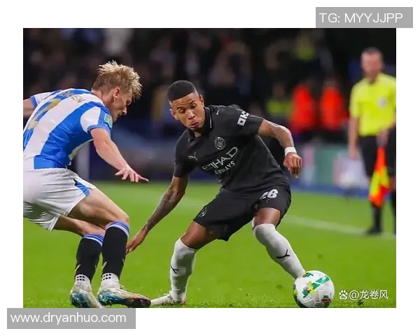 足球明星挑战人工智能机器人展开激烈对抗赛引发全球关注与热议